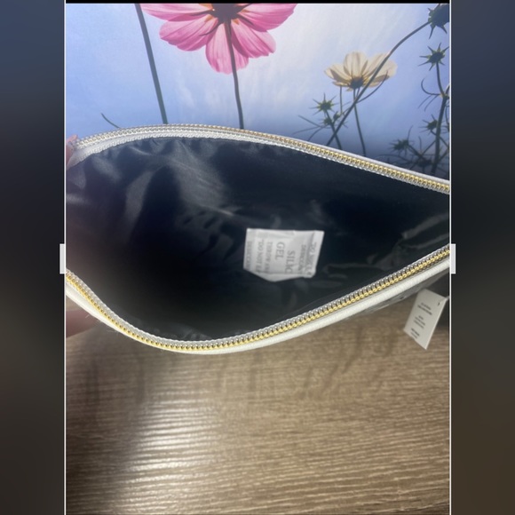 Oscar de la Renta pouch by Oscar de la renta parfum. - Picture 4 of 7